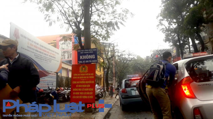 Hà Nội: Báo động tình trạng taxi dừng đón, trả khách trước cổng Bệnh viện Mắt Trung ương