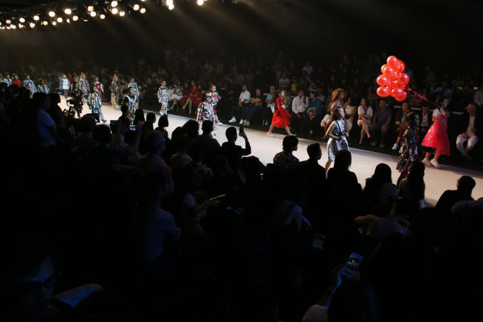 Si&ecirc;u mẫu Thanh Hằng, Minh T&uacute;, Hoa hậu Đỗ Mỹ Linh toả s&aacute;ng tr&ecirc;n s&agrave;n diễn Asian Kids Fashion Week