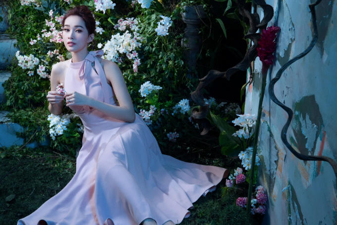 Thương hiệu thời trang Elise tiếp tục khiến bao người say đắm với những khoảnh khắc mới tuyệt vời từ BST Xuân Hè. "Blooming moment". BST được lấy cảm hứng từ khoảng khắc đẹp nhất của những loài hoa tháng 3.