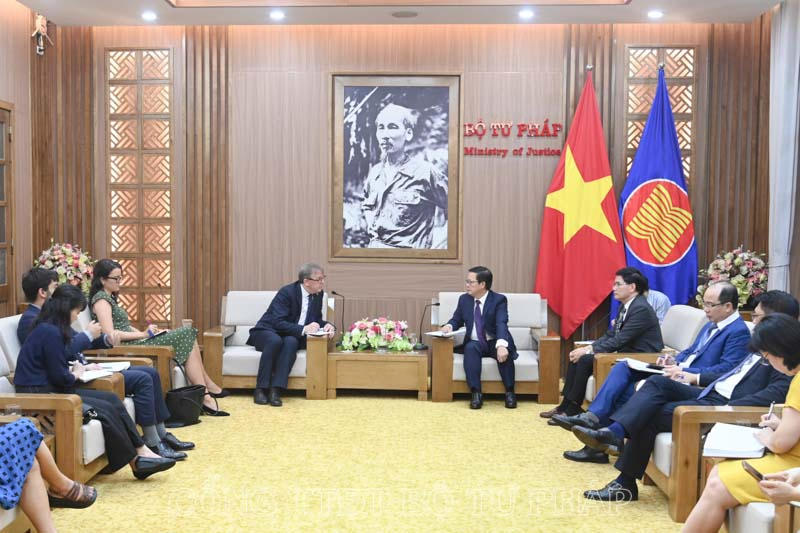 Thứ trưởng Bộ Tư pháp Mai Lương Khôi đã tiếp Ngài Marcus Winsley.