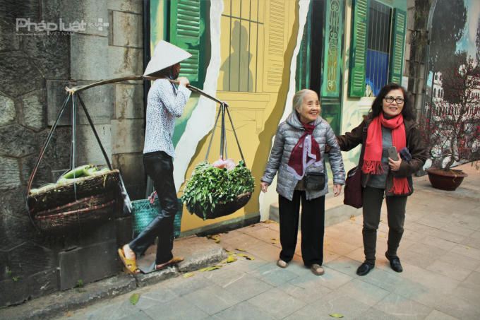 Và thu hút cả những người trung niên, cao tuổi