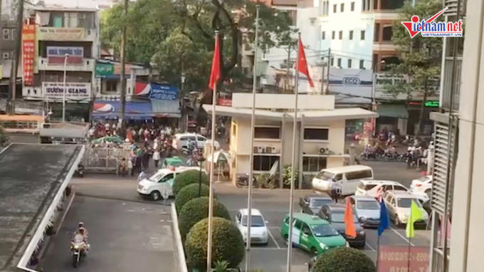 CSGT hộ tống xe cứu thương chở quả tim về bệnh viện Chợ Rẫy