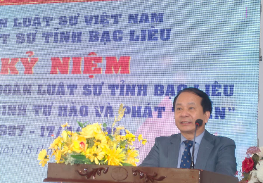 Luật sư, Tiến sĩ Đào Ngọc Chuyền - Phó Chủ tịch Liên Đoàn Luật sư Việt Nam, Chủ nhiệm Đoàn Luật sư thành phố Hà Nội, phát biểu chỉ đạo tại lễ kỷ niệm.