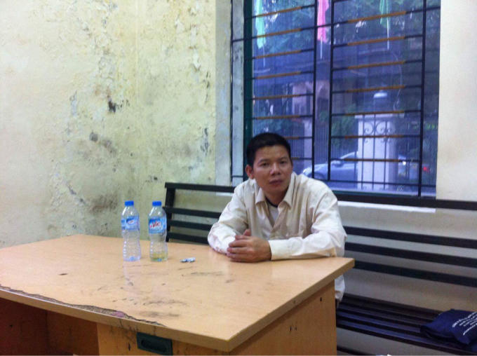 Đối tượng hành hung cán bộ y tế bị bắt giữ tại cơ quan điều tra.