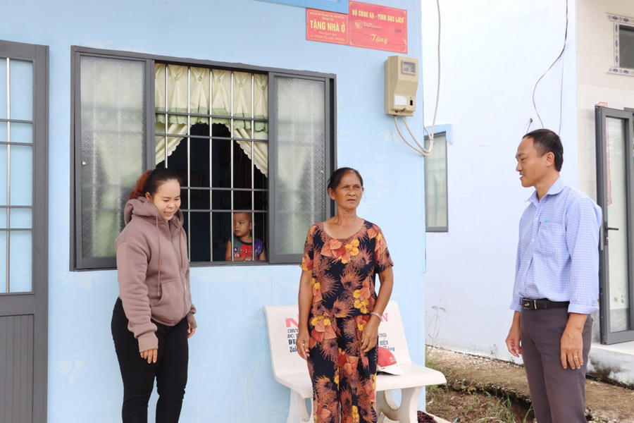 Bà Thạch Thị Phên (ấp Vĩnh Mẫu, xã Vĩnh Hậu) được hỗ trợ căn nhà trị giá 60 triệu đồng.