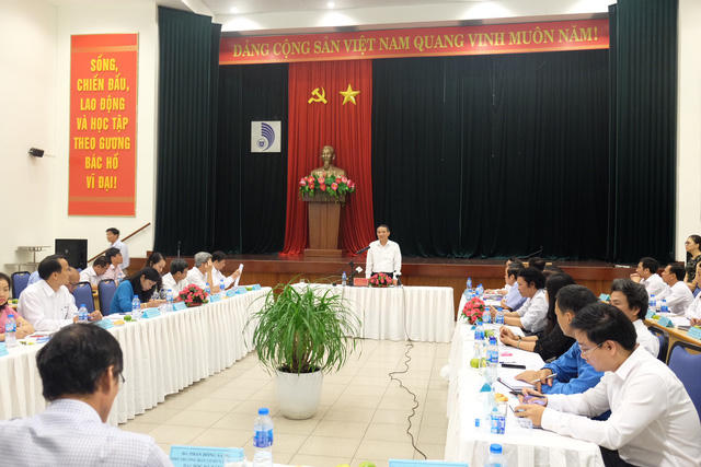 Nhiều ý kiến tại buổi làm việc tập trung vào Dự án xây dựng ĐH Đà Nẵng, nguyên là dự án Làng Đại học đã "trep" 20 năm, vừa khởi động lại từ đầu năm 2017.