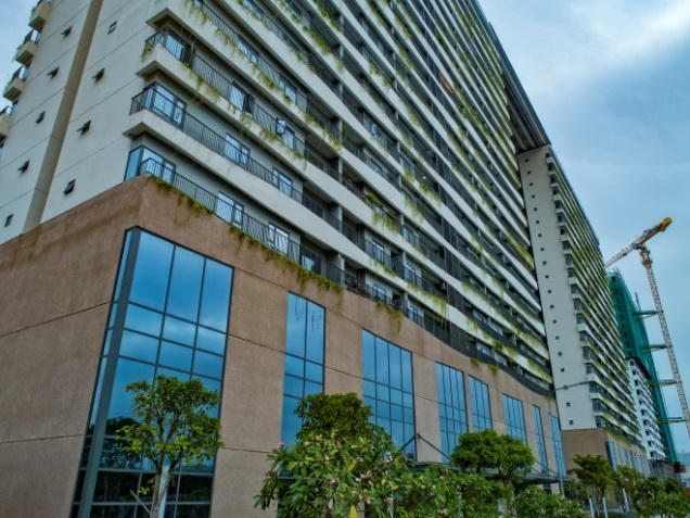 Diamond Lotus Riverside, bức tường xanh khổng lồ giữa lòng Sài Gòn