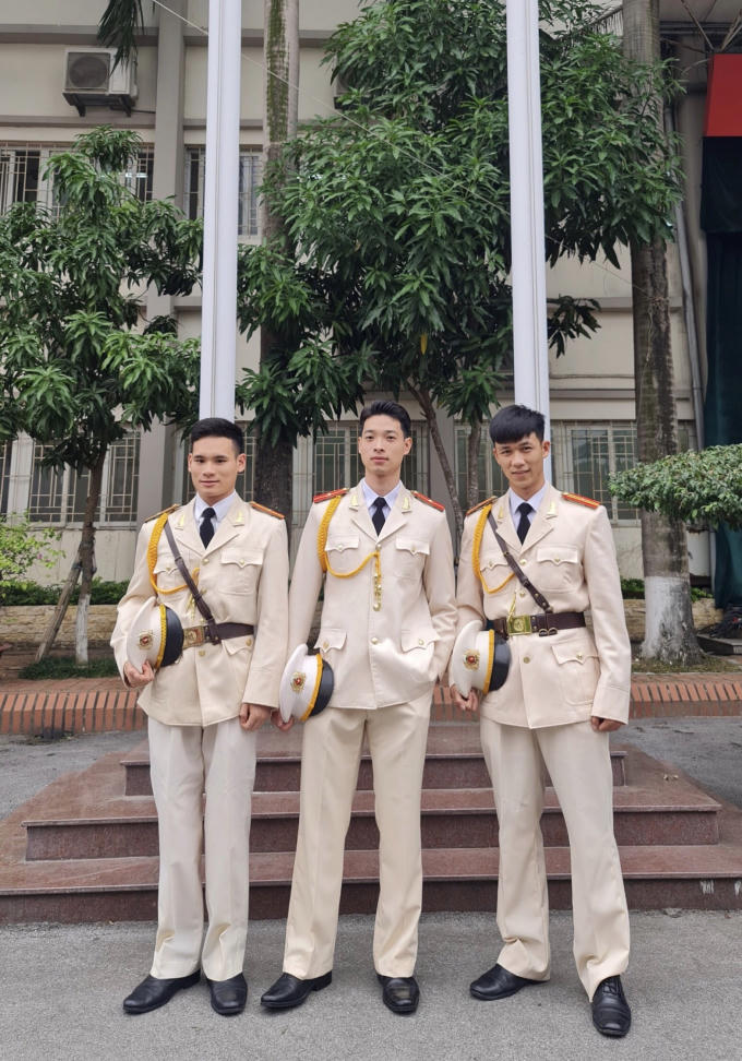 hot boy canh sat (3)