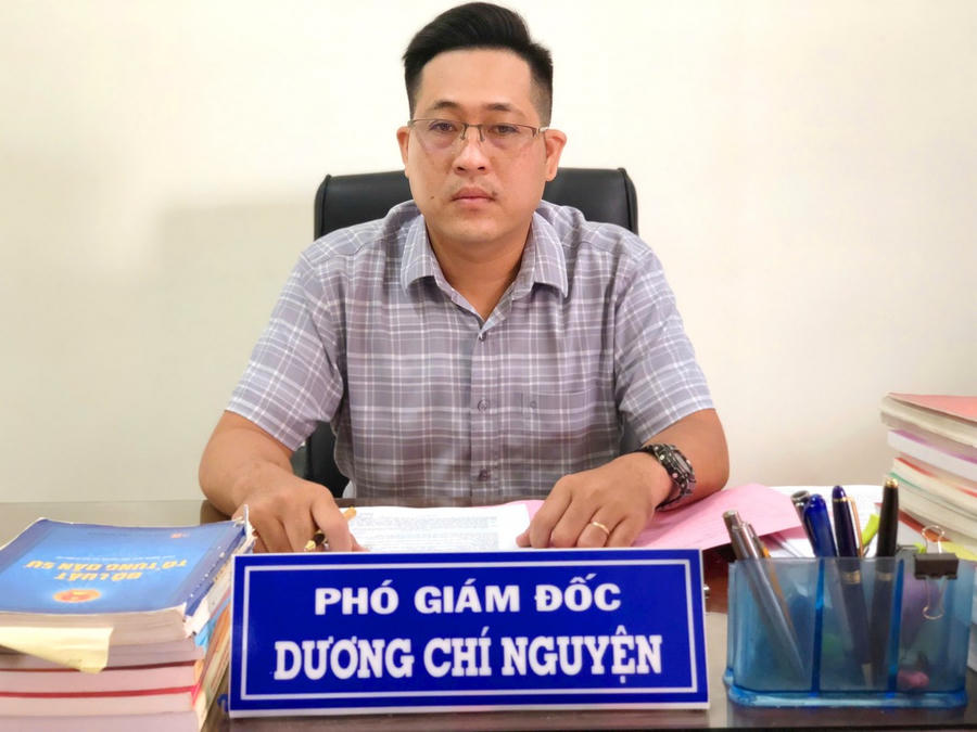 Ông Dương Chí Nguyện – Phó Giám đốc Trung tâm Trợ giúp pháp lý Nhà nước tỉnh Bạc Liêu, trao đổi với phóng viên.