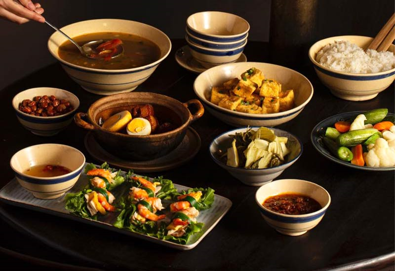 Một mâm cơm tại nhà hàng Tầm Vị. (Ảnh: Tầm Vị)
