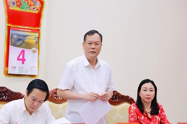 Ông Lê Quốc Chỉnh, Phó Bí thư Tỉnh ủy, Chủ tịch HĐND tỉnh Ninh Bình phát biểu tại hội nghị.