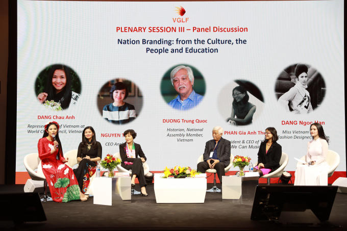 Ngọc Hân tham gia giao lưu.