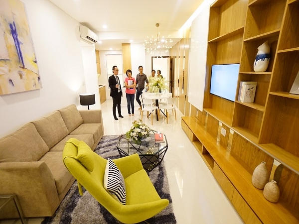 Khách đến tham quan nhà mẫu The Sun Avenue tại 67 Mai Chí Thọ, Q.2