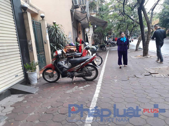 Vạch sơn qui định nơi được phép để xe.