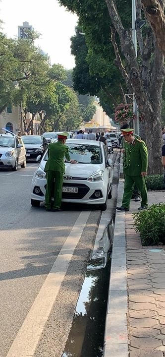 H&igrave;nh ảnh nhiều b&atilde;i giữ xe chặt ch&eacute;m bị xử l&yacute;.