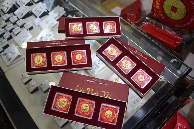 Theo đại diện của DOJI, đồng vàng 999.9 có hình linh vật năm Mậu Tuất đang là sản phẩm bán chạy nhất.