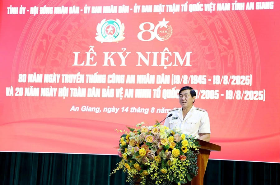 Thiếu tướng Nguyễn Văn Hận, Giám đốc Công an tỉnh An Giang phát biểu tại buổi lễ.