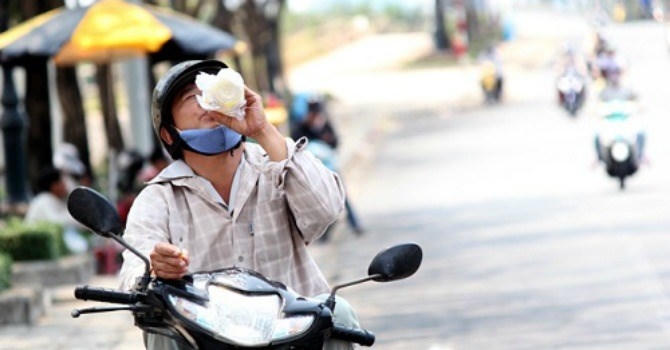 Nắng n&oacute;ng tiếp tục tr&ecirc;n diện rộng, đ&ecirc;m c&oacute; mưa r&agrave;o v&agrave; gi&ocirc;ng. (ảnh: internet)