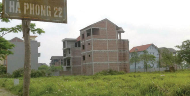 Tình trạng đầu cơ khiến nhiều dự án trở thành khu đô thị ma, gây lãng phí tài nguyên đất và mất mỹ quan đô thị