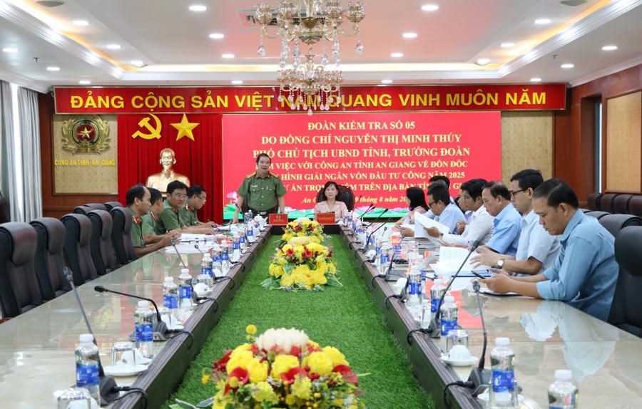 Toàn cảnh buổi làm việc