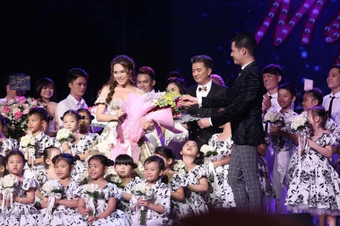 Dễ thương và đáng iu khi hòa mình cũng dàn diễn viên nhí