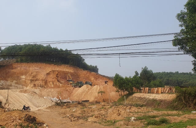 Phú Thọ: Núp bóng san gạt mặt bằng để đổ đất trái phép vào dự án khu đô thị phía Nam thị trấn Hạ Hoà
