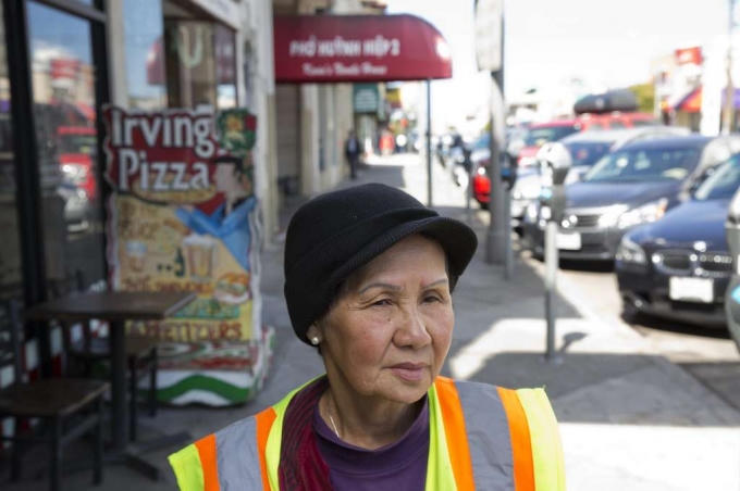 B&agrave; cụ qu&eacute;t r&aacute;c gốc Việt trở th&agrave;nh