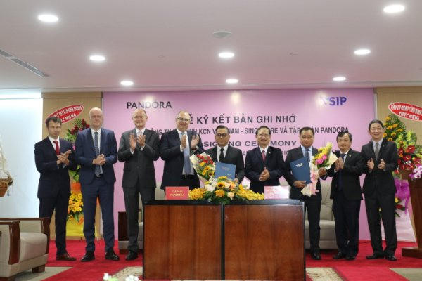 Lãnh đạo tỉnh Bình Dương và đại sứ Đan Mạch tại Việt Nam chứng kiến ghi nhớ giữa Tập đoàn Pandora và chủ đầu tư Khu công nghiệp VSIP 3 vào chiều 12/5.