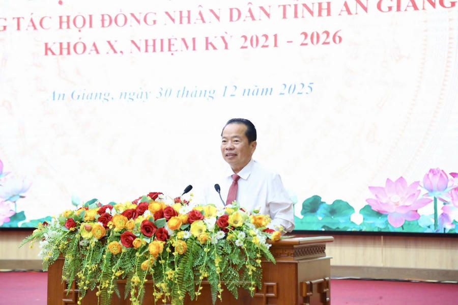 Ông Mai Văn Huỳnh, nguyên Phó Bí thư thường trực Tỉnh ủy, Chủ tịch HĐND tỉnh Kiên Giang (trước sáp nhập) phát biểu tại Hội nghị.
