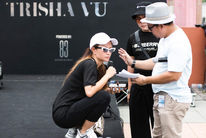 NTK chuẩn bị cho show diễn của mình.