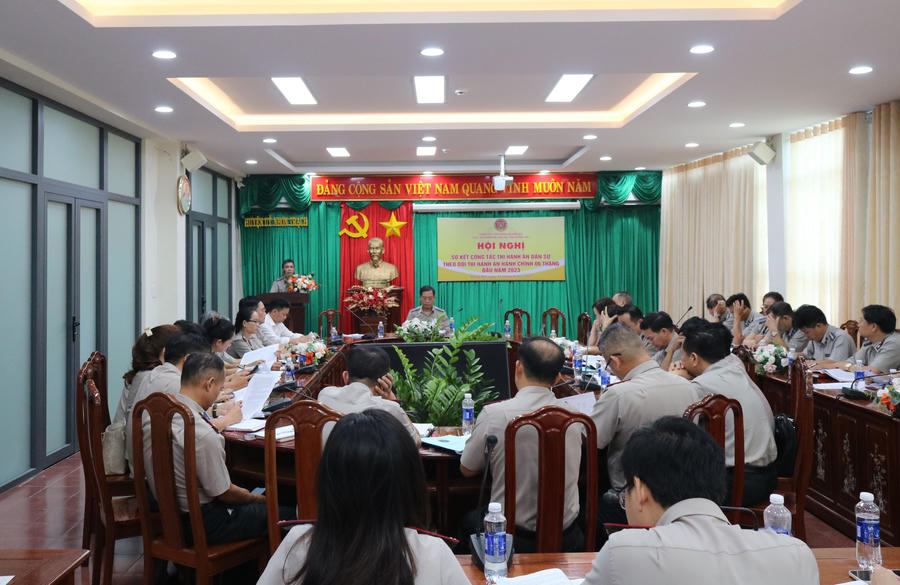 Toàn cảnh hội nghị.