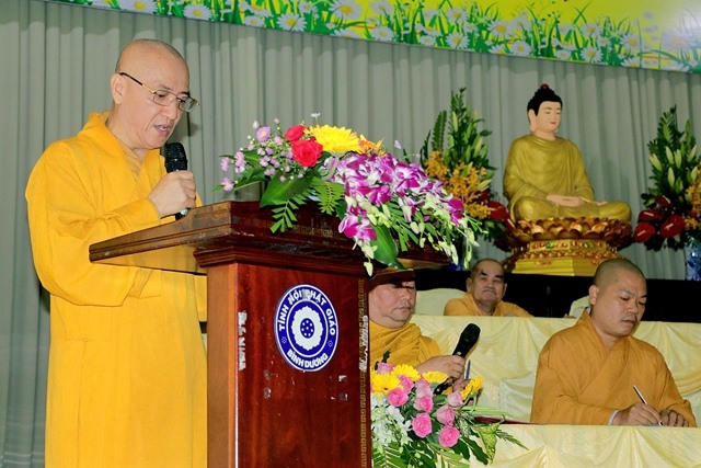HT Thích Huệ Thông phát biểu tại buổi tổng kết công tác từ thiện của Phật giáo Bình Dương vào dịp tết vừa qua.