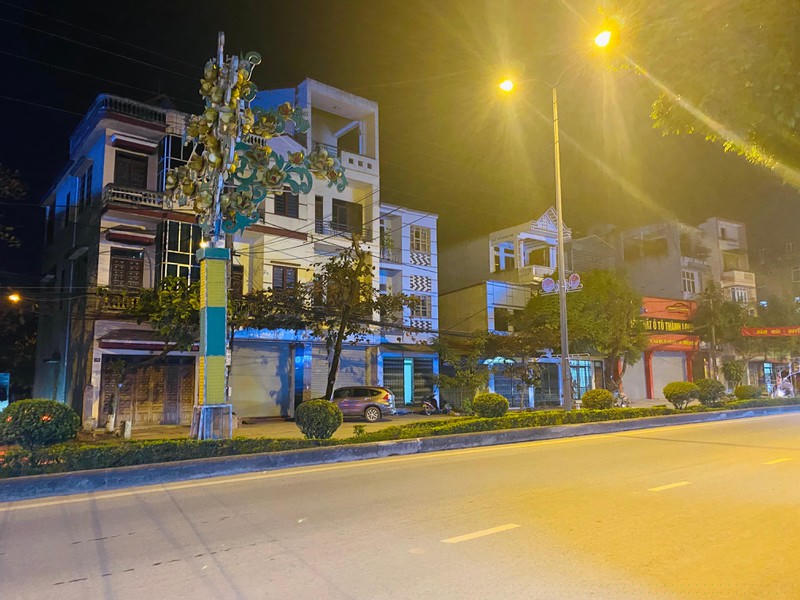 Có lẽ do thời tiết lạnh, cùng với tâm lý e ngại dịch bệnh nên dù là ngày cuối cùng của năm, người dân Yên Bái cũng không ra đường đi chơi như những năm trước nữa.