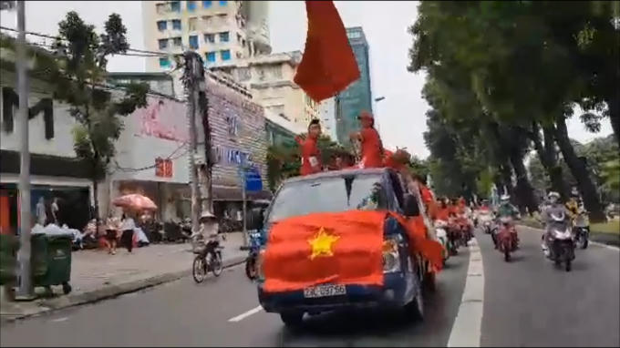 Tất cả cùng hướng về trận bán kết diễn ra vào lúc 16h chiều nay.
