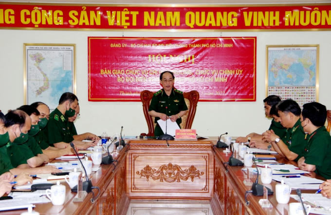 Quang cảnh buổi bàn giao. Ảnh: LK