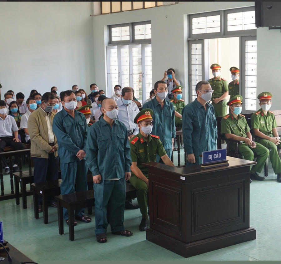 Các bị cáo tại phiên toà xét xử sơ thẩm