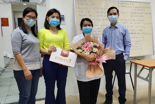 Lễ kỷ niệm ngày 8-3 đáng nhớ tại UBND phường Trúc Bạch lúc hơn 23h.