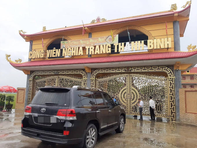 F73AB436-C1AA-4040-B216-F54F25B3E4AE.