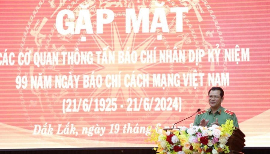 Thiếu tướng Lê Vinh Quy, Ủy viên Ban Thường vụ Tỉnh ủy, Giám đốc Công an tỉnh chủ trì buổi gặp mặt.