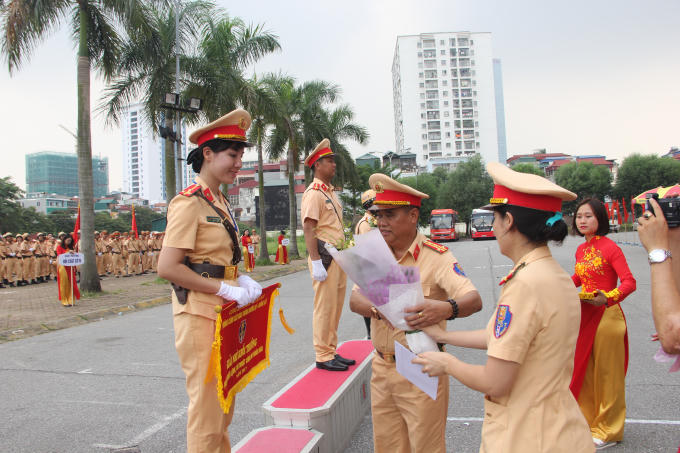 Giải Nhất thuộc về khối Nữ CSGT Ph&ograve;ng CSGT H&agrave; Nội.