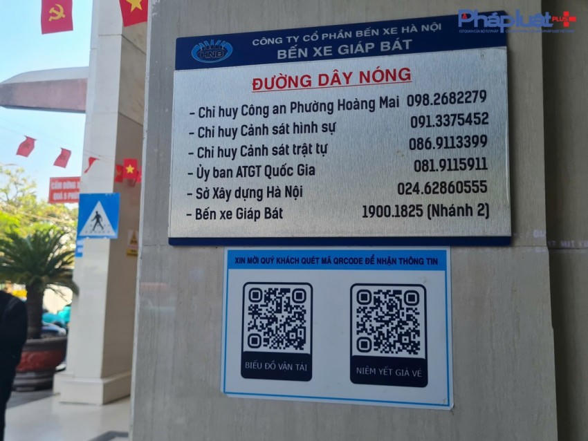 Các biển hướng dẫn, mã QR giúp người dân, du khách chủ động trong việc di chuyển cũng như đảm bảo tình hình an ninh, trật tự tại bến xe.