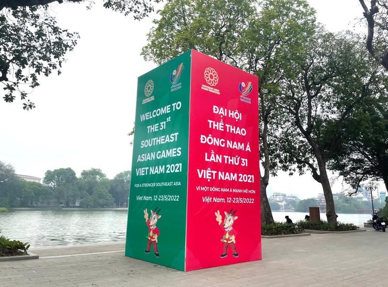Tại phố Đinh Tiên Hoàng (quận Hoàn Kiếm)