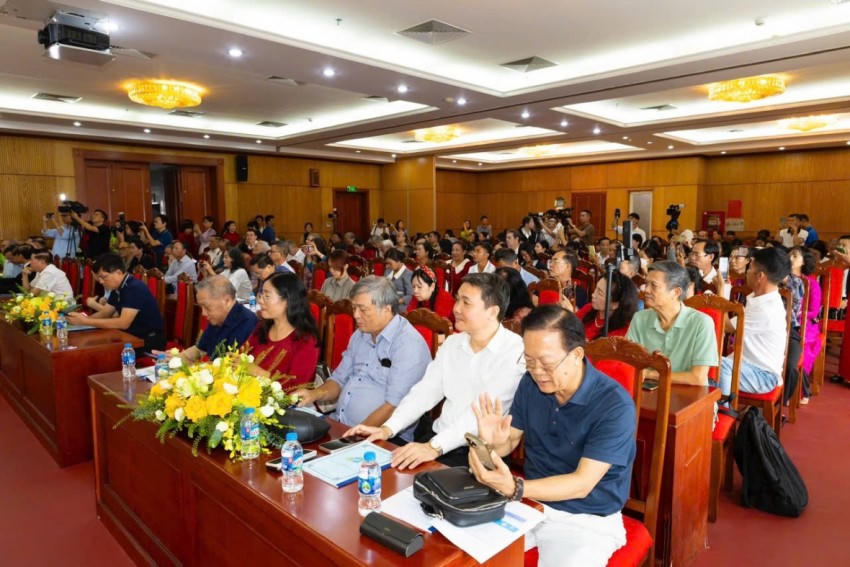 Các chuyên gia, khách mời tham dự Hội thảo khoa học “Những kết quả đột phá trong nghiên cứu mới về sản phẩm SMART A”.
								
							
						
						
					
				
			
			
						
							
								
									
								
								
									Các chuyên gia, khách mời tham dự Hội thảo khoa học “Những kết quả đột phá trong nghiên cứu mới về sản phẩm SMART A”.
								
							
						
						Các chuyên gia, khách mời tham dự Hội thảo khoa học “Những kết quả đột phá trong nghiên cứu mới về sản phẩm SMART A”.