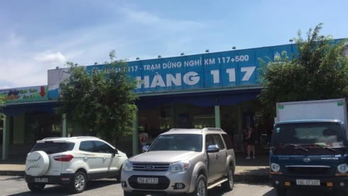 Bộ GTVT cũng kiến nghị Ủy ban Quản lý vốn Nhà nước tại doanh nghiệp chỉ đạo VEC xử lý trách nhiệm của tổ chức, cá nhân trong việc tham mưu ban hành nghị quyết và ký hợp đồng với các nhà đầu tư trạm dừng nghỉ trên các tuyến cao tốc trên mà không thông qua đấu thầu..