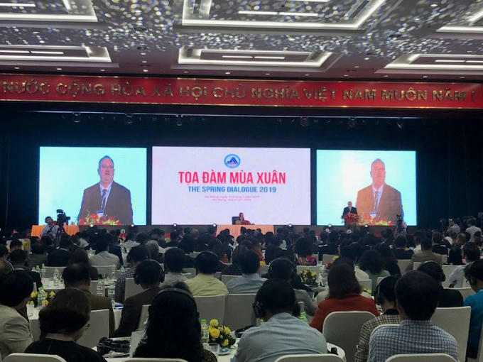 Đại biểu quốc tế tham dự v&agrave; ph&aacute;t biểu tham luận tại Tọa đ&agrave;m