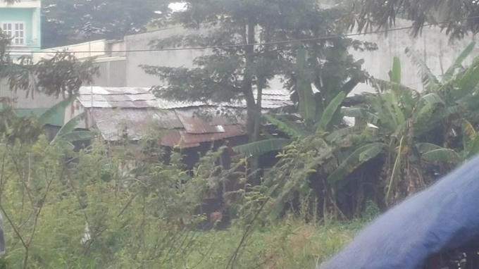 Khu nhà của gia đình ông Trần Văn Ân dựng trái phép trên phần đất của bà Lệ suốt gần 10 năm qua.