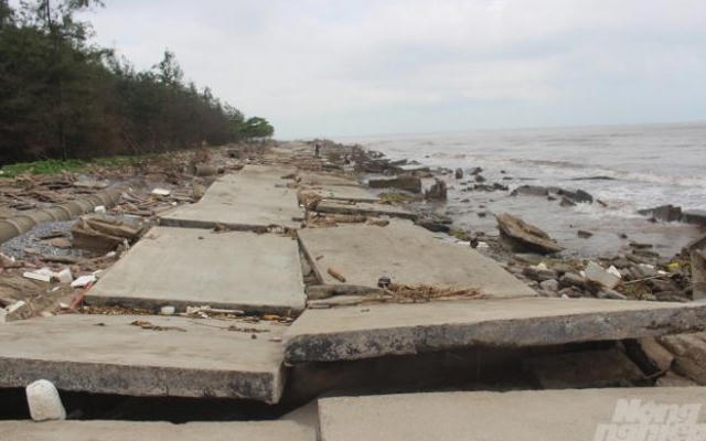 Nam Định: Bờ kè tiền tỷ tiếp tục trôi xuống biển