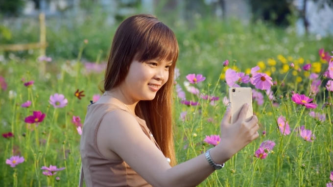 Dịp này, chợ hoa trở thành điểm tham quan, thu hút khách du lịch tại Đà Nẵng.