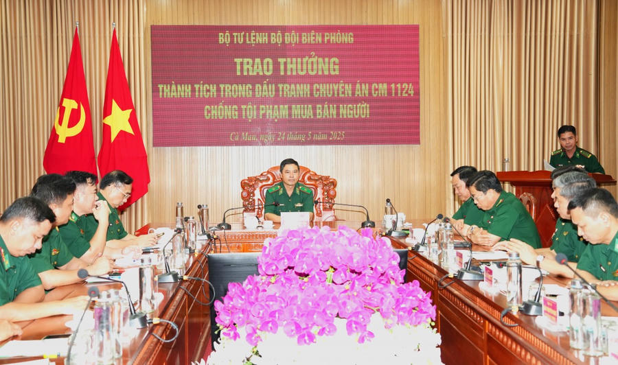 Quang cảnh buổi trao thưởng.
