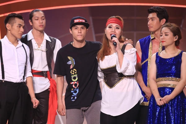 Minh Thảo nói lời chia tay chương trình. Ảnh: Internet